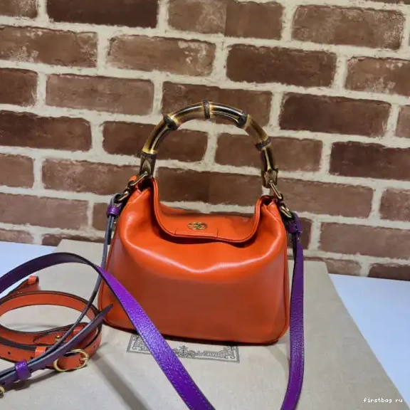 First bag ru Gucci small shoulder Diana bag 0501